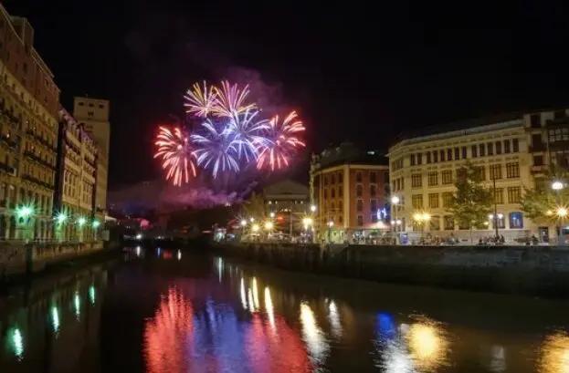 Fuegos artificiales en la Semana Grande de Bilbao. / A.S.