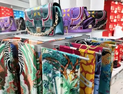 Algunos de los art&iacute;culos del local. / TIKTOK