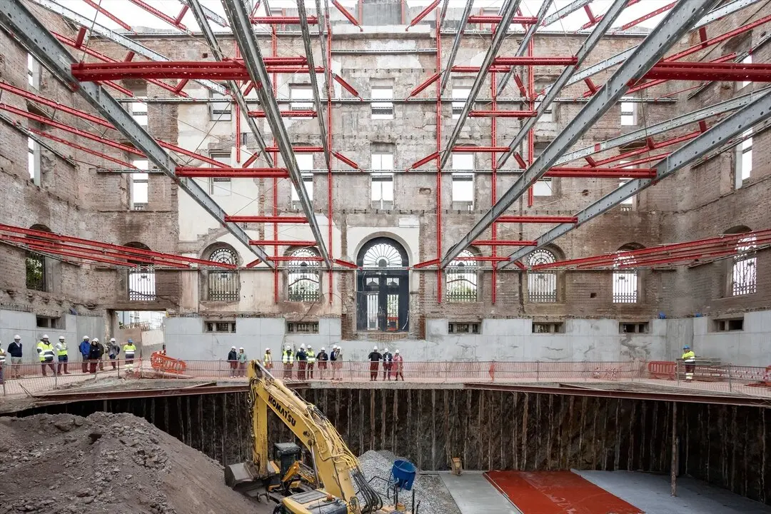 Visita a las obras de la futura sede asociada del Museo en Santander. / JOSE ROMAN CAVIA SOTO
