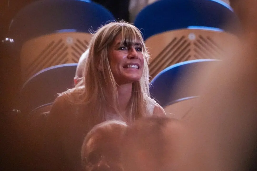 La mujer del presidente del Gobierno, Bego&ntilde;a G&oacute;mez, durante la entrega del Premio Donostia. / Unanue