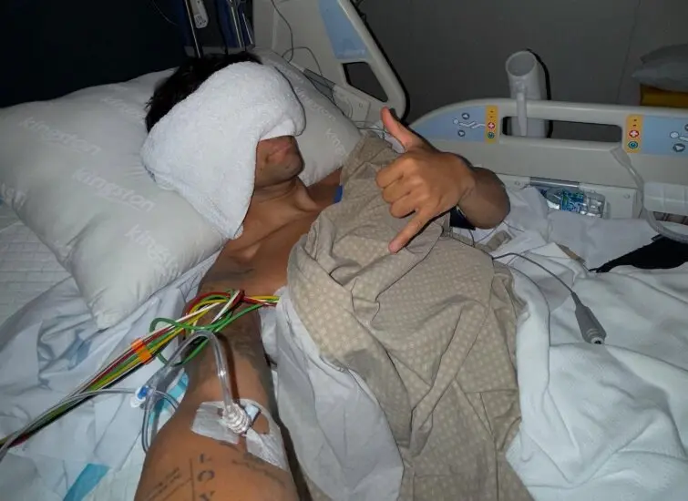 Jorge Mart&iacute;n en el hospital tras la ca&iacute;da. / IG Jorge Mart&iacute;n