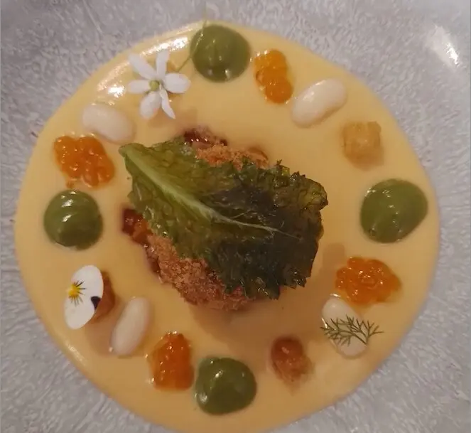 Tapa de deconstrucción de cocido montañés. / Saja