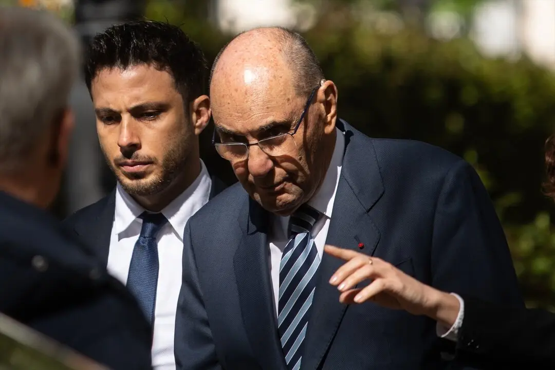 El exdirigente del PP catal&aacute;n y cofundador de Vox, Alejo Vidal-Quadras, sale de la Audiencia. / Alejandro Mart&iacute;nez V&eacute;lez