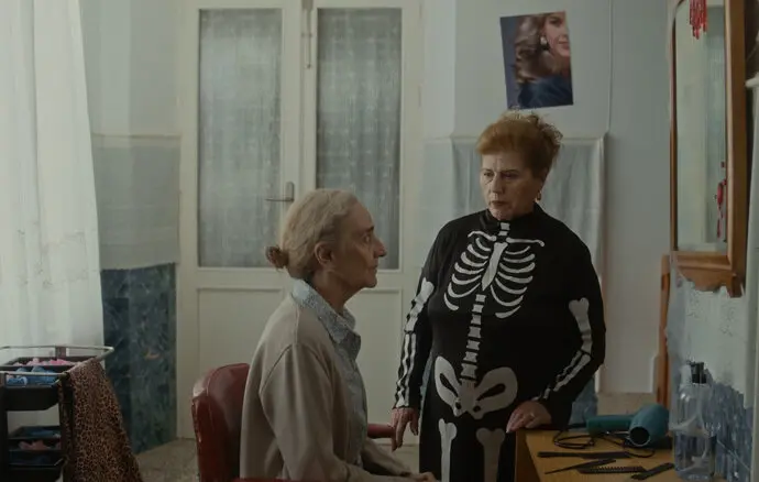 Fotograma de la pel&iacute;cula 'Bodeg&oacute;n con fantasmas'. / x