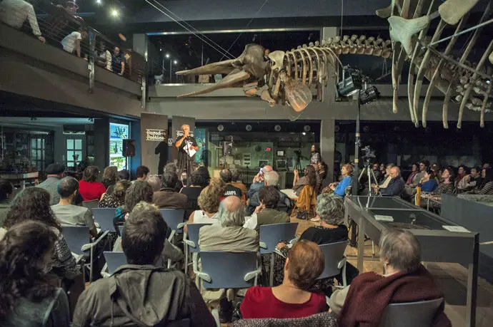 Celebraci&oacute;n de la 'Surada po&eacute;tica' en el Museo Mar&iacute;timo de Cantabria. / x