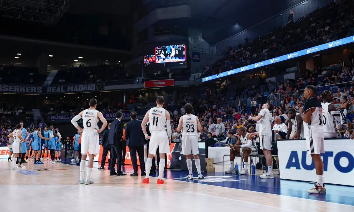 Imagen de los jugadores del Real Madrid que acompa&ntilde;a al pol&eacute;mico tuit. / X