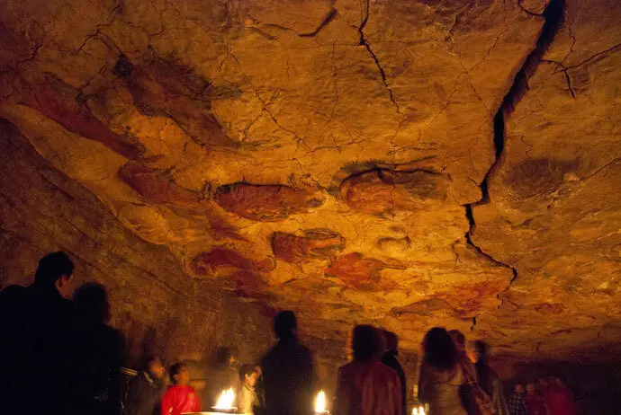 La neocueva en el Museo Altamira, con las luces naturales. / x
