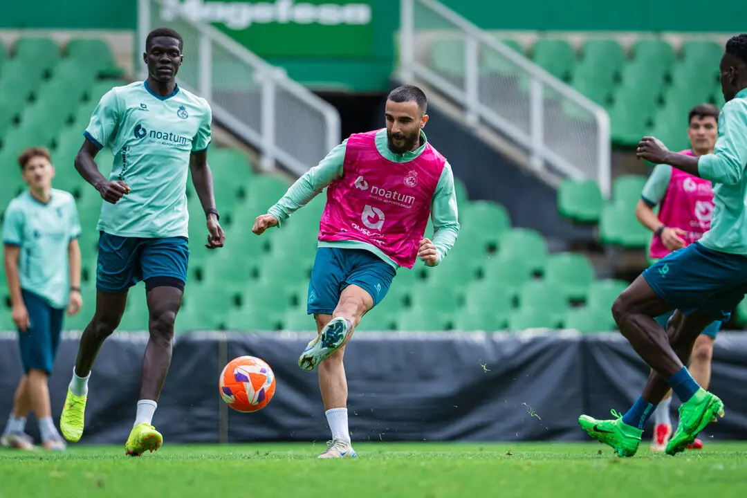 Varios jugadores del Racing durante un entrenamiento. / RRC