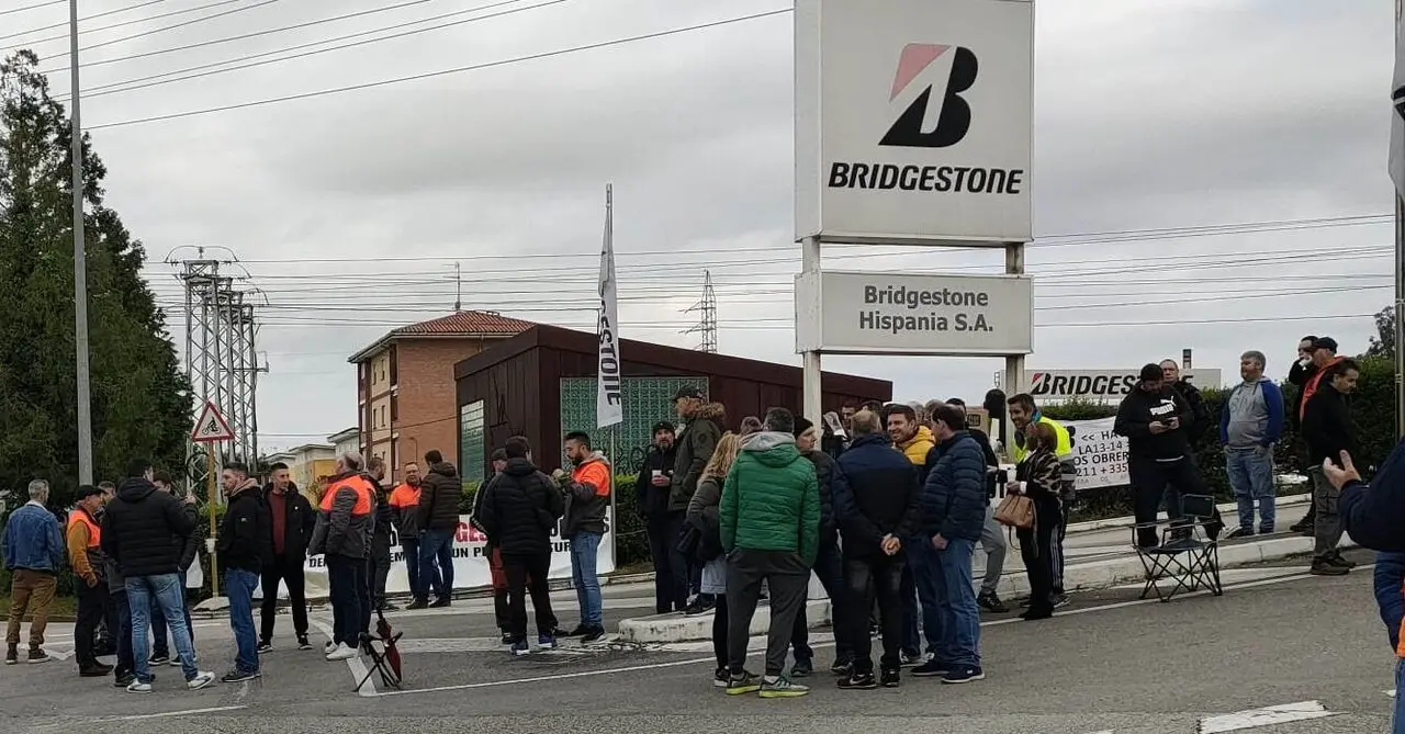 Nueva jornada de par&oacute;n en Bridgestone. / CCOO