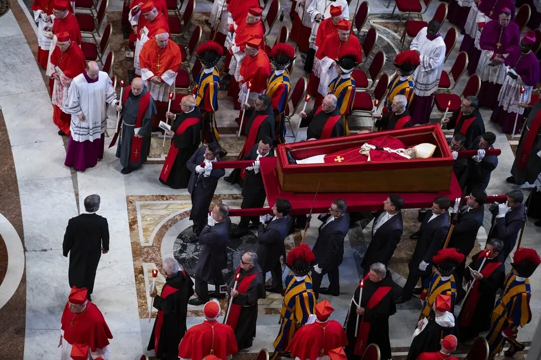 Llegada del f&eacute;retro del Papa Francisco I a la Bas&iacute;lica de San Pedro. / Stefano Spaziani