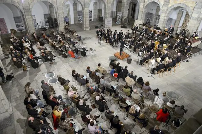 La banda municipal de Santander en el Parlamento de cantabria. / x
