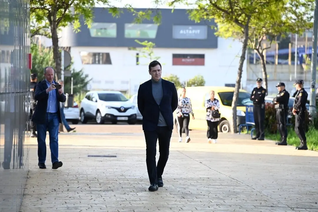 El hermano de Pedro S&aacute;nchez llega a declarar a los Juzgados de Badajoz. / Andr&eacute;s Rodr&iacute;guez