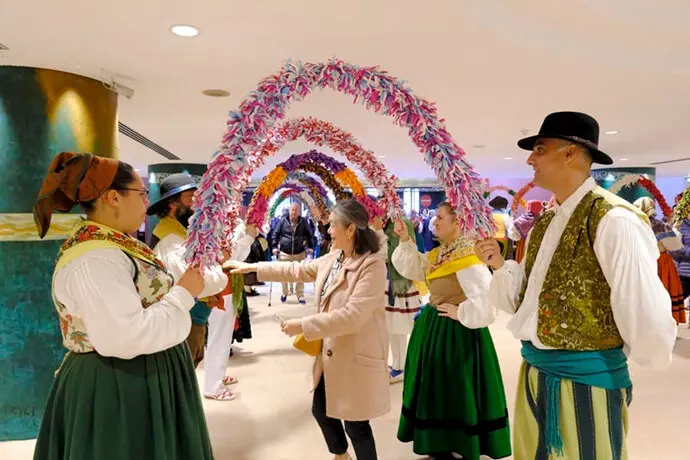 Recepci&oacute;n de uno de los festivales de folclore. / ae
