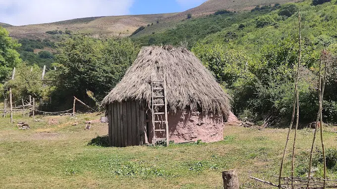 Una de las aldeas que se pueden visitar. / A.E