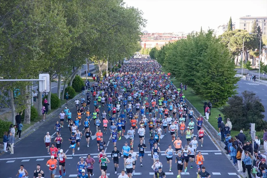 Cientos de personas participan en la 47&ordf; edici&oacute;n del Zurich Rock 'N' Roll Running Series. / Jes&uacute;s Hell&iacute;n