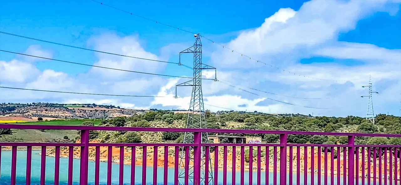 Una torre de luz. / Ricardo Rubio