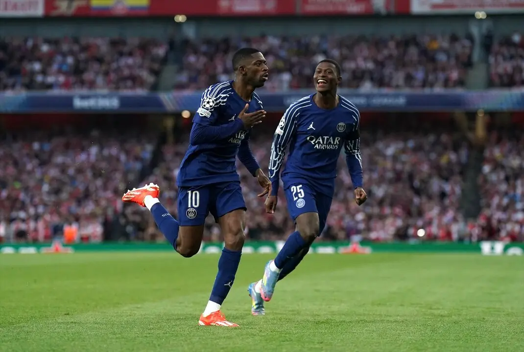 Demb&eacute;l&eacute; celebra su gol ante el Arsenal en Champions. / Adam Davy