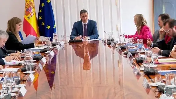 Reuni&oacute;n del Comit&eacute; de crisis. / X