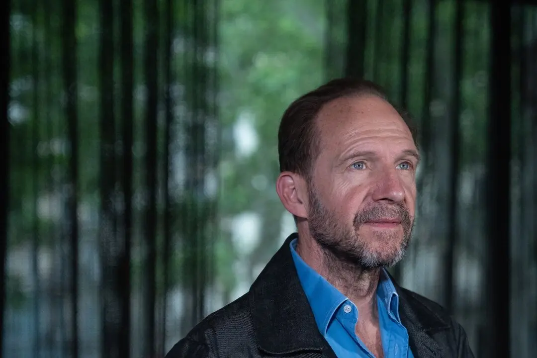 El actor Ralph Fiennes durante el photocall de la pel&iacute;cula 'The Return'. / David Zorrakino
