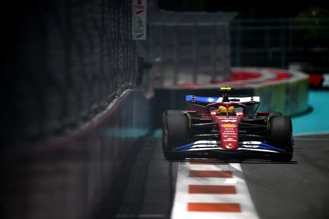 Miami arranca con un McLaren en forma, un Alonso luchador y un Bearman estrellado. / F1