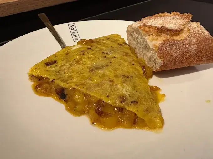 Un pincho de tortilla del local. / A.E
