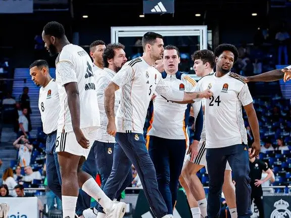 Los jugadores del Real Madrid en el partido ante Olympiacos. / RMBaloncesto