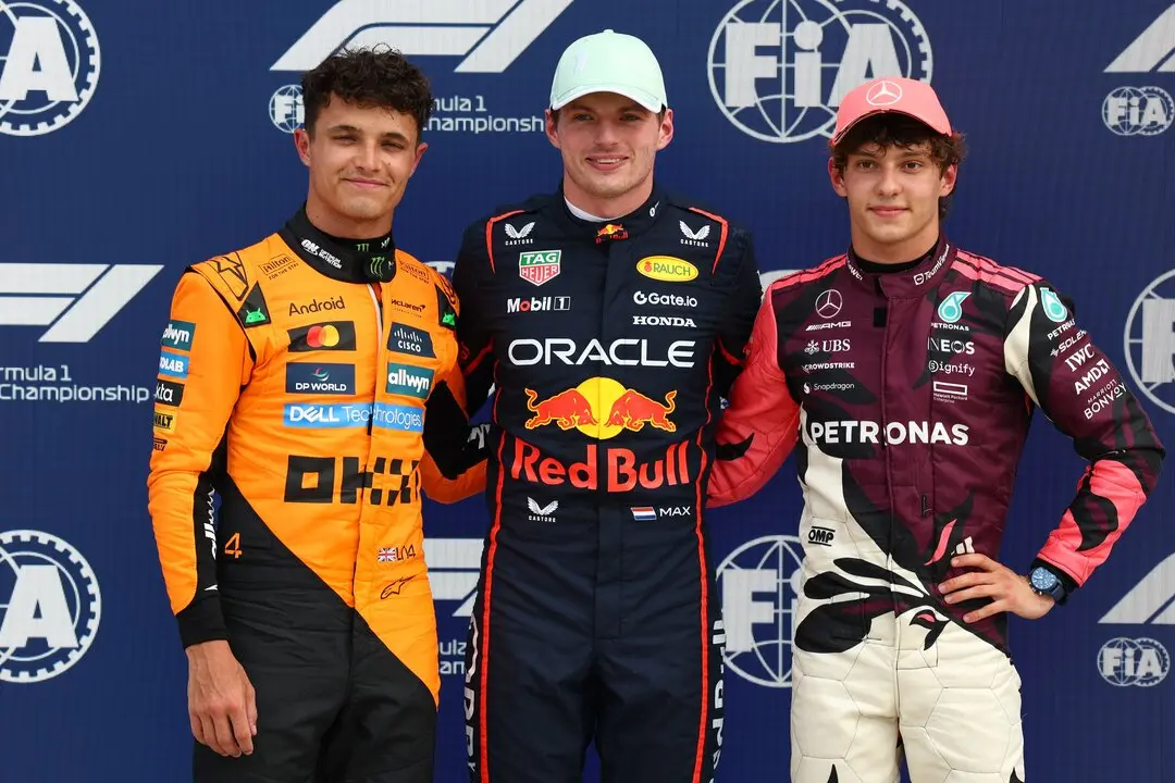 Verstappen (centro), Norris (izq) y Antonelli (dcha), fueron los tres primeros. / F1