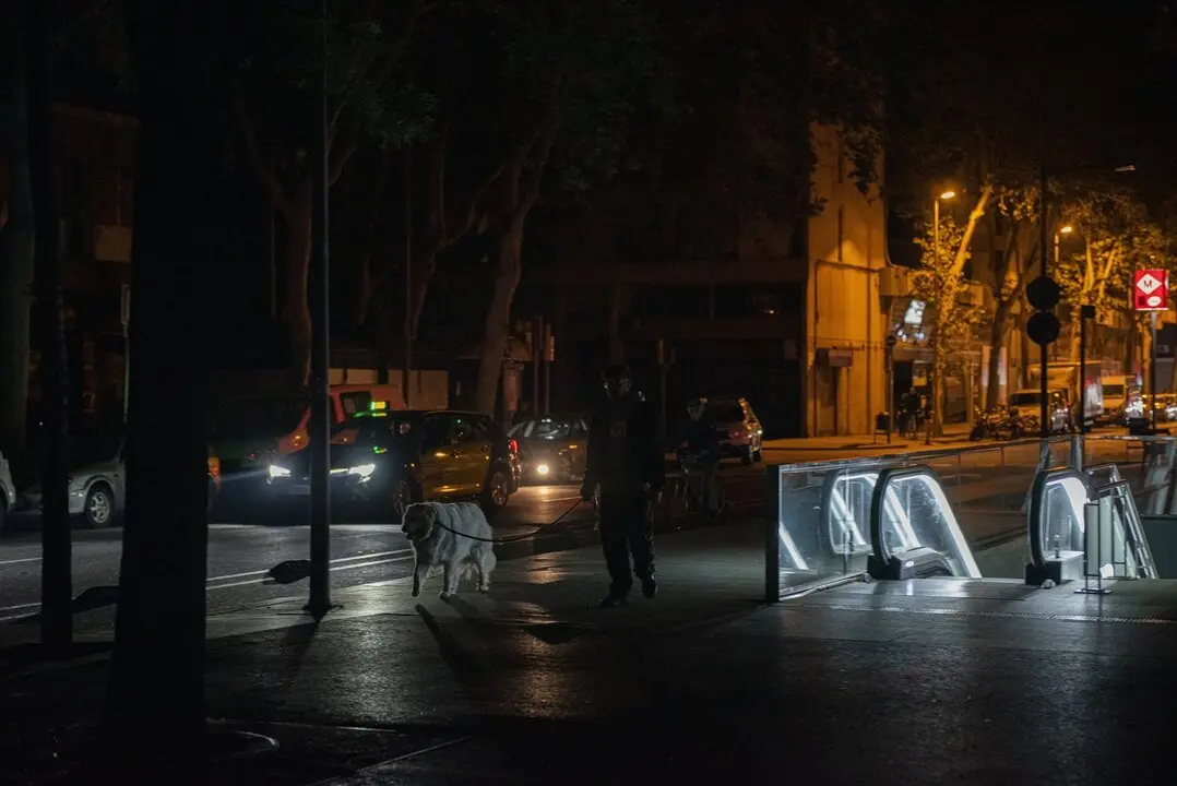 Las calles de la ciudad sin luz durante el apag&oacute;n. / Alberto Paredes
