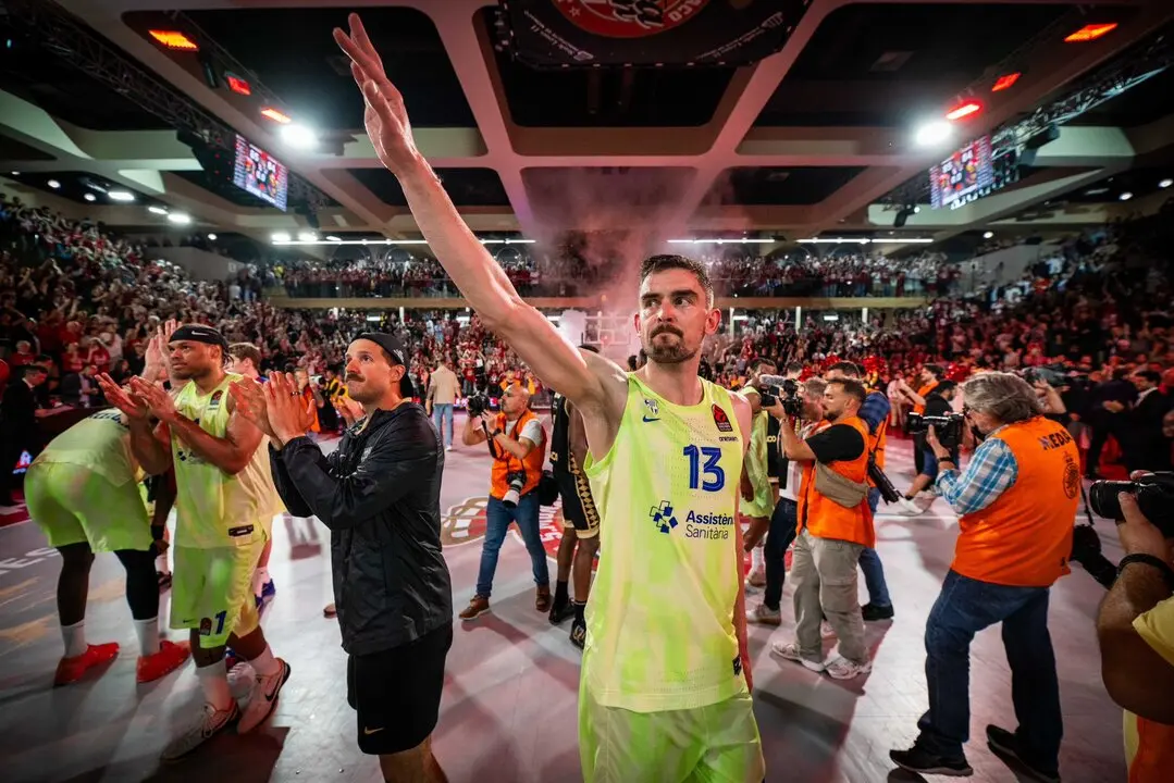 Los jugadores del Bar&ccedil;a se despiden tras caer ante el M&oacute;naco. / FCBbasket