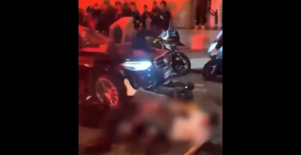 Momento del atropello en Par&iacute;s. / X