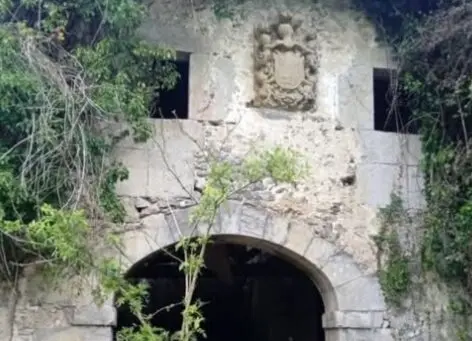 Fachada de la Casa de la Hoya. / L.R.