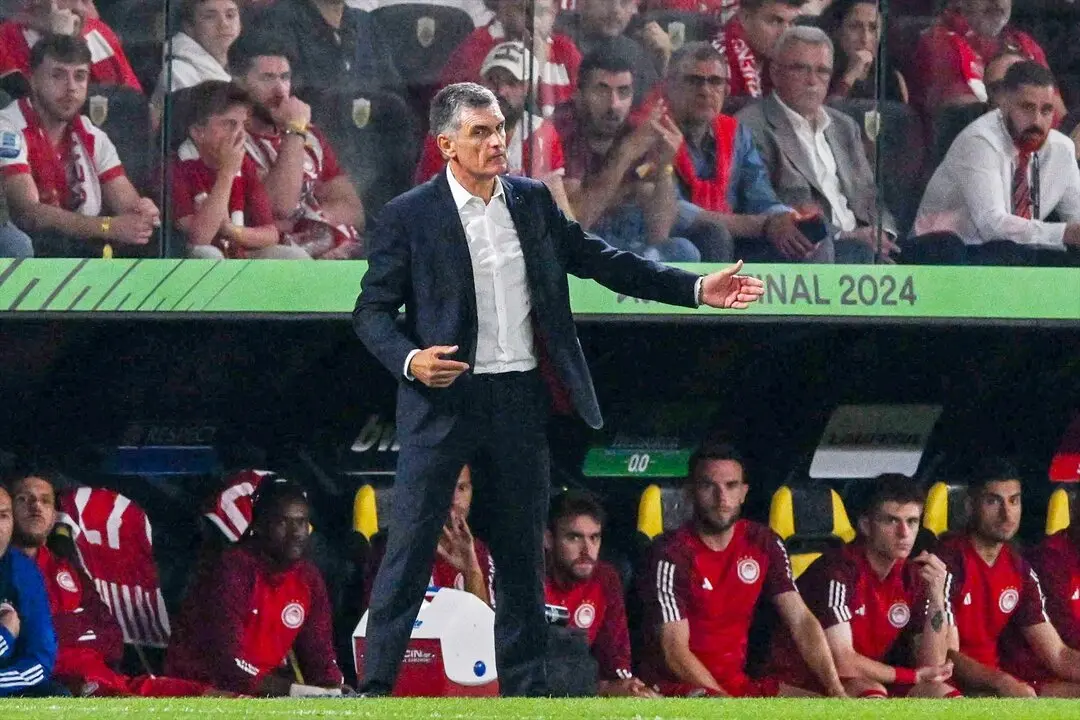 Jose Luis Mendilibar durante un partido con el Olympiacos. / EP