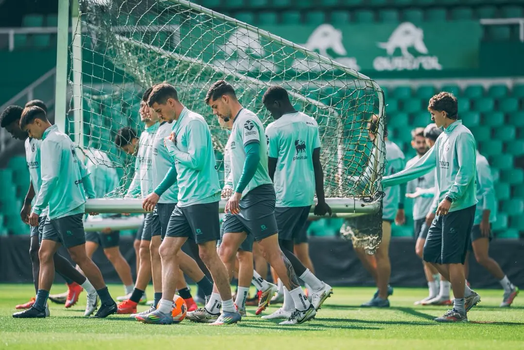 Los jugadores del Racing durante el entrenamiento de hoy. / RRC