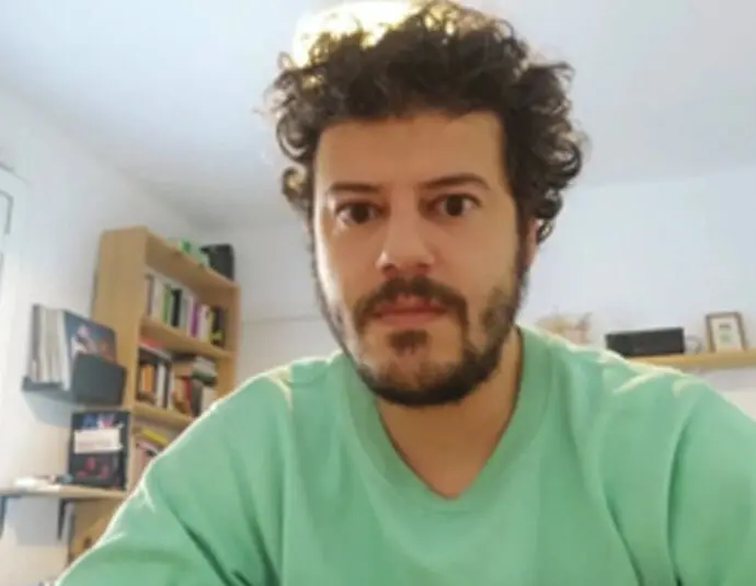 El poeta y coordinador del ciclo de poes&iacute;a, Unai Velasco. / x