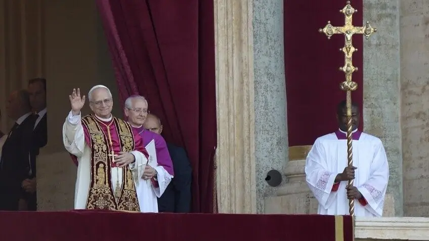 El cardenal Robert Prevost, Papa Le&oacute;n XIV, el Papa n&uacute;mero 267 de la historia, comparece ante sus fieles, en el balc&oacute;n de la Bas&iacute;lica de San Pedro. / Stefano Spaziani