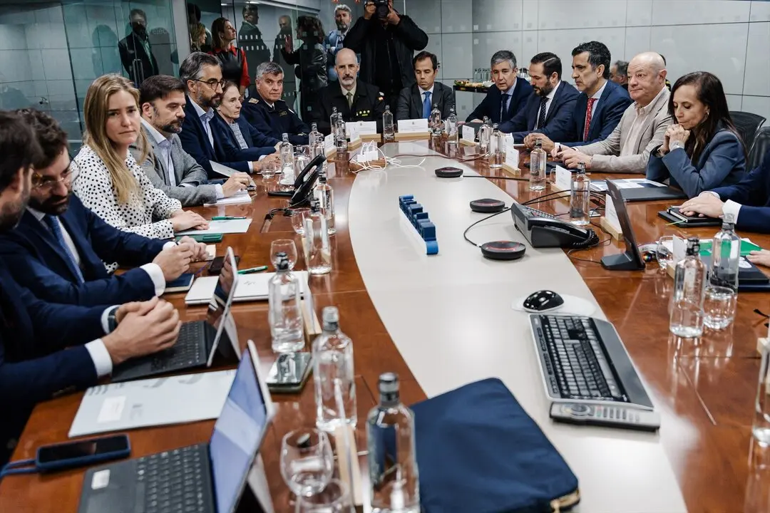 La vicepresidenta tercera y ministra para la Transici&oacute;n Ecol&oacute;gica y el Reto Demogr&aacute;fico, Sara Aagesen y la presidenta de Red El&eacute;ctrica de Espa&ntilde;a, Beatriz Corredor, asisten a la reuni&oacute;n del Comit&eacute; para el an&aacute;lisis de la crisis el&eacute;ctrica. / Carlos Luj&aacute;n