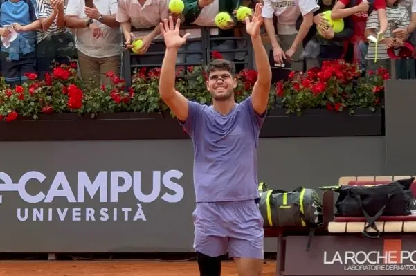 Carlos Alcaraz celebra su victoria en Roma. / X