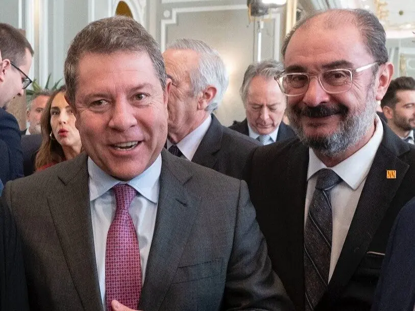 Lamb&aacute;n (dcha) y Garc&iacute;a Page (izq). / Alberto Ortega