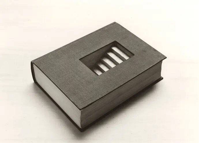Obra del artista Chema Madoz en la galer&iacute;a Siboney. / x