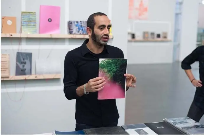 Visualizaci&oacute;n perform&aacute;tica de un fotolibro en el MAS. / x
