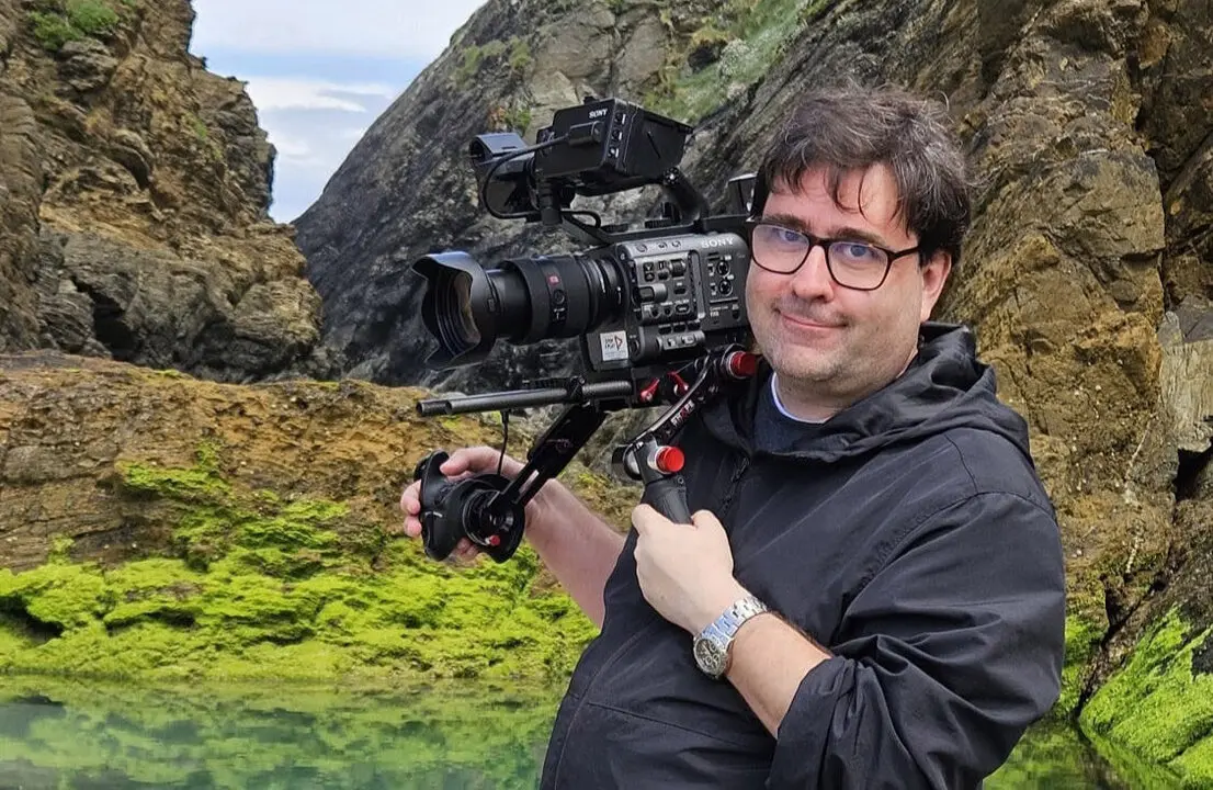 Richard Zubelzu durante el rodaje en el Ferrol del documental 'Alwasiyya'. / x

REMITIDA / HANDOUT por OBJETIVO FAMILY FILMS
Fotograf&iacute;a remitida a medios de comunicaci&oacute;n exclusivamente para ilustrar la noticia a la que hace referencia la imagen, y citando la procedencia de la imagen en la firma
13/5/2025