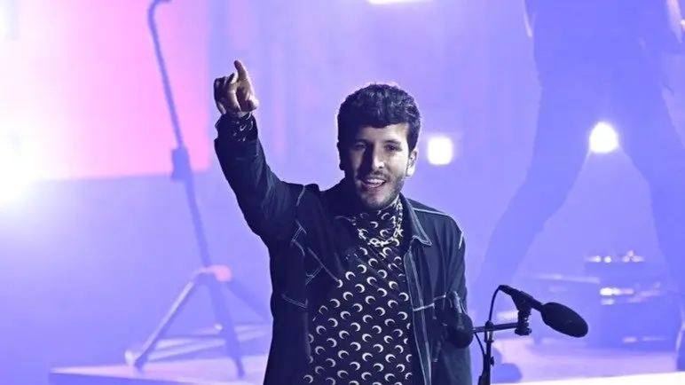 El cantante Sebasti&aacute;n Yatra durante un concierto. /  Francisco Guerra / Archivo