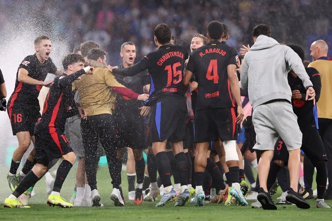 Los jugadores del FC Barcelona celebran el t&iacute;tulo de liga. / EP