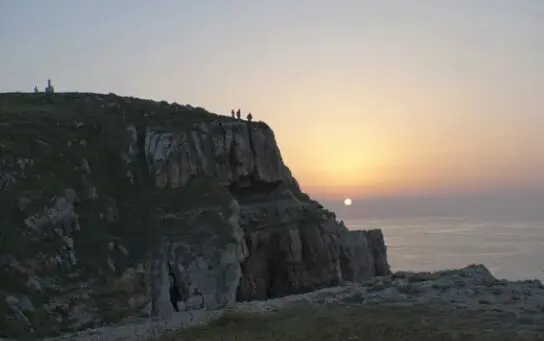 Atardecer en el promontorio rocoso de Punta del Dichoso, Suances. / A.S.
