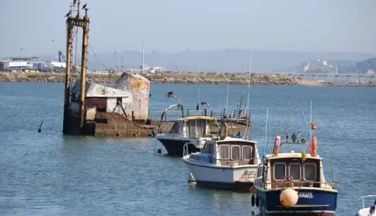 Varias embarcaciones en el Puerto de Raos. / A.S.