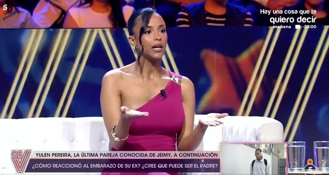 Jeimy B&aacute;ez, modelo y exconcursante de GH D&Uacute;O, durante la entrevista en &iexcl;De Viernes!. / X