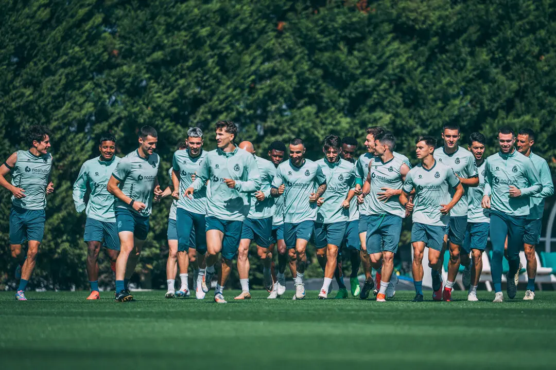 Los jugadores del Racing entrenan en La Albericia. / RRC