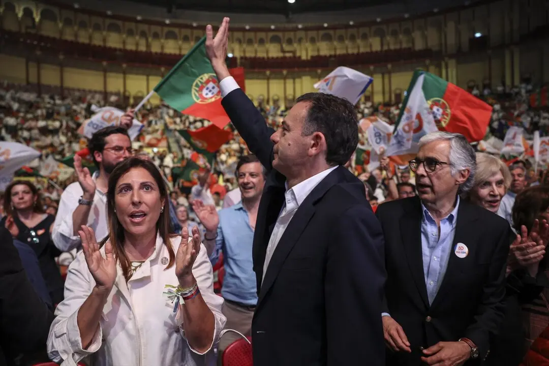 El presidente del Partido Social Democrata (PSD), Luis Montenegro, durante un mitin antes de las elecciones legislativas del 18M. / EP