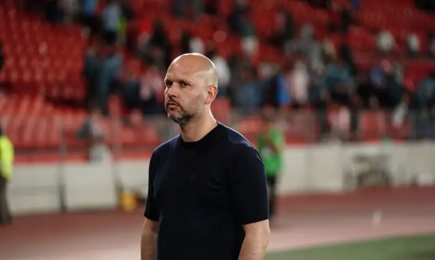 Jos&eacute; Alberto, cabizbajo tras el pitido final en el Power Horse Stadium.