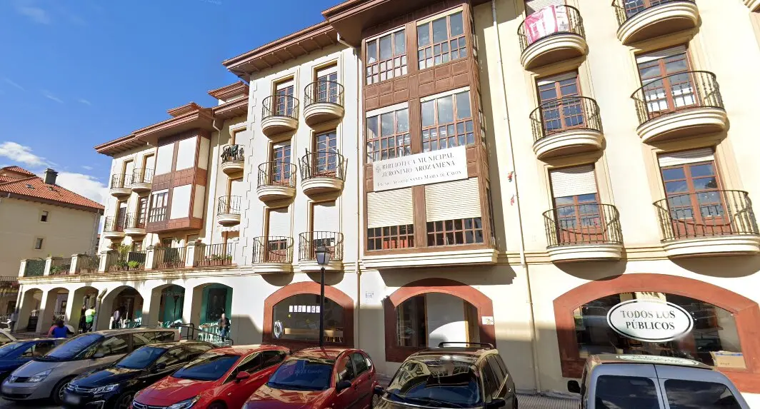 Biblioteca Jer&oacute;nimo Arozamena, uno de los atractivos de la localidad. / A. E